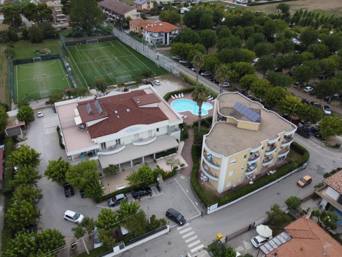 Residence Il Triangolo โรเซโต เดญา อาบรูซซี ภายนอก รูปภาพ