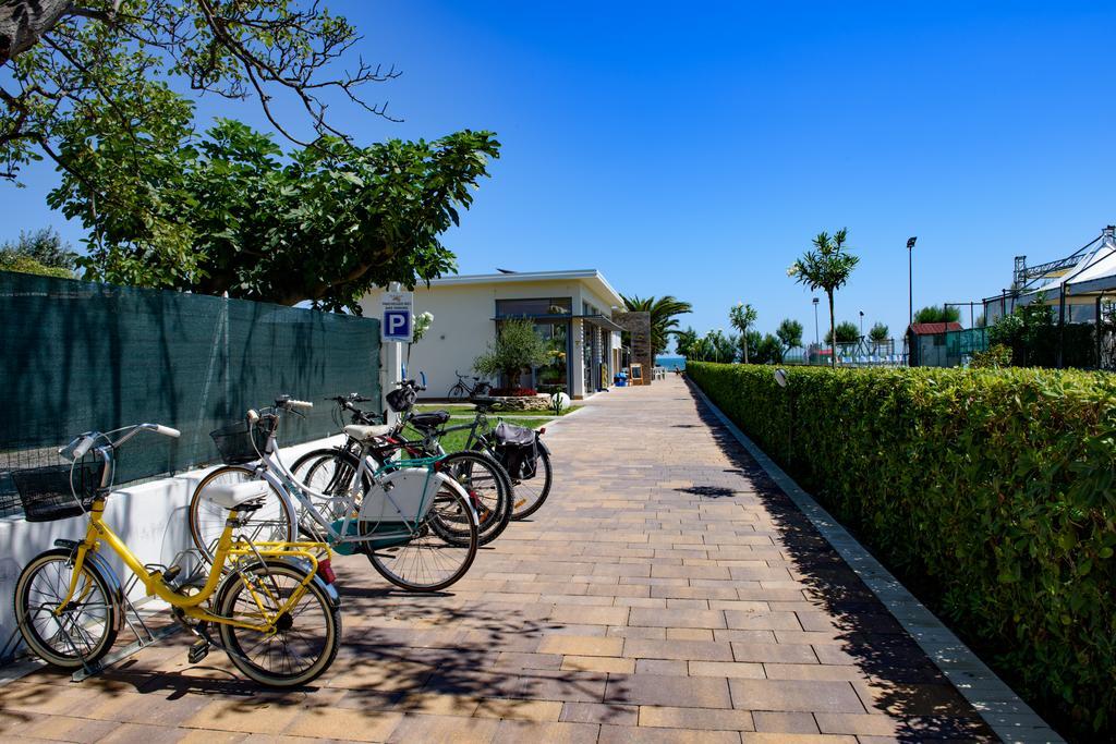 Residence Il Triangolo โรเซโต เดญา อาบรูซซี ภายนอก รูปภาพ